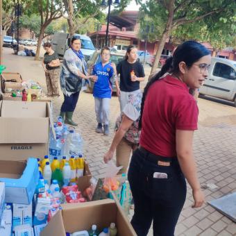 Los salones El Dorado distribuyen ayuda enviada desde Montiel a los afectados en Aldaia y Algemesí