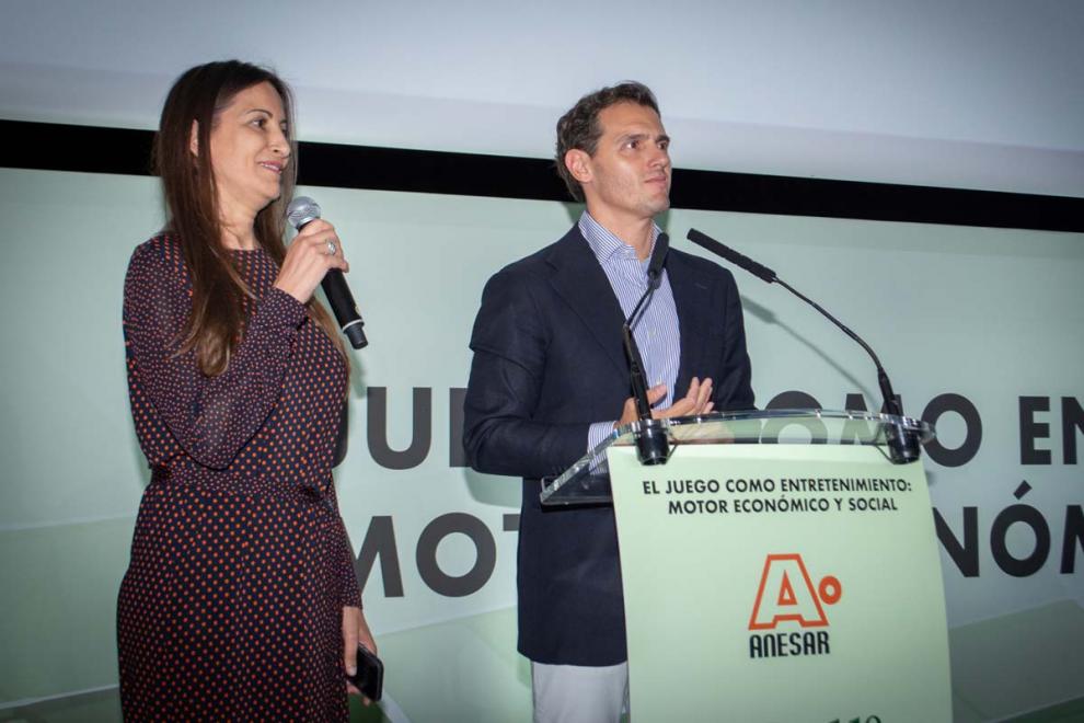 Merkur Dosniha patrocinó la Ponencia Magistral de Albert Rivera en el 11º Congreso de ANESAR