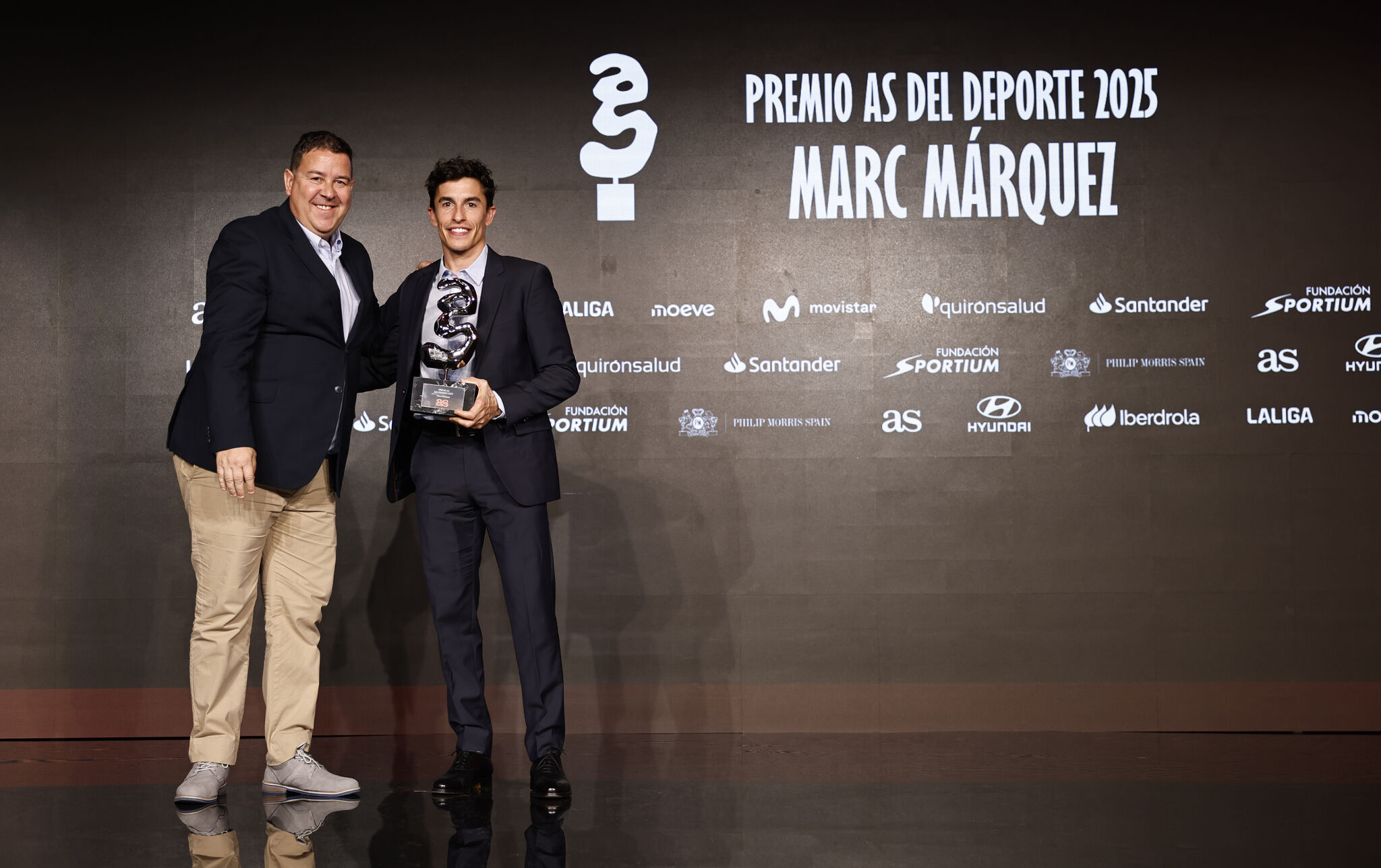 Fundación Sportium participa en la 19ª Gala de los Premios AS del Deporte y entrega el galardón a Marc Márquez