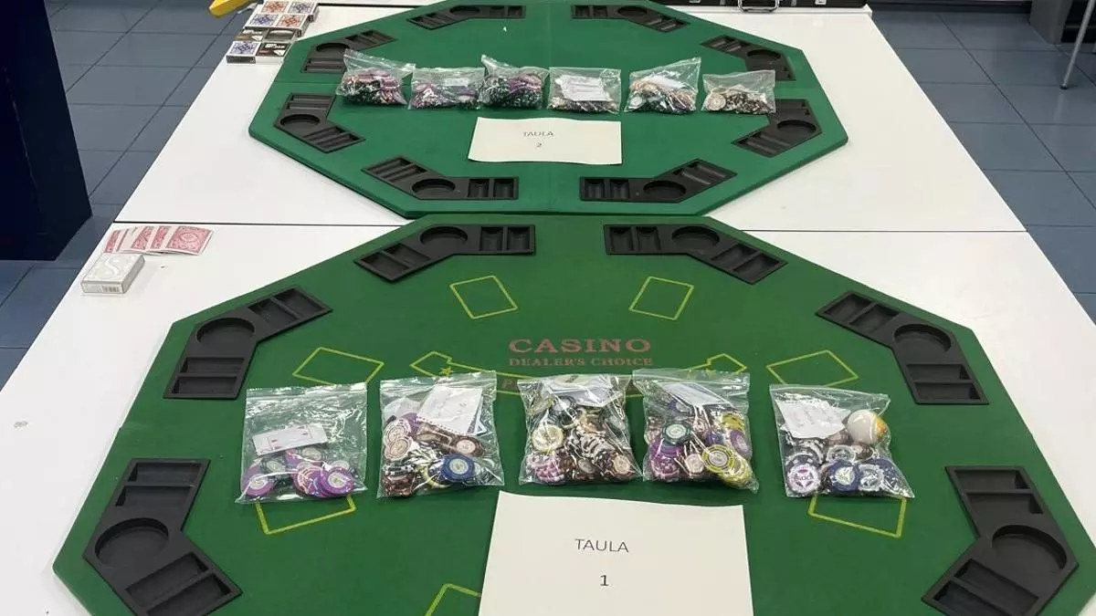 Los Mossos desmantelan una timba ilegal de póquer en Sant Fruitós de Bages y denuncian a 22 jugadores