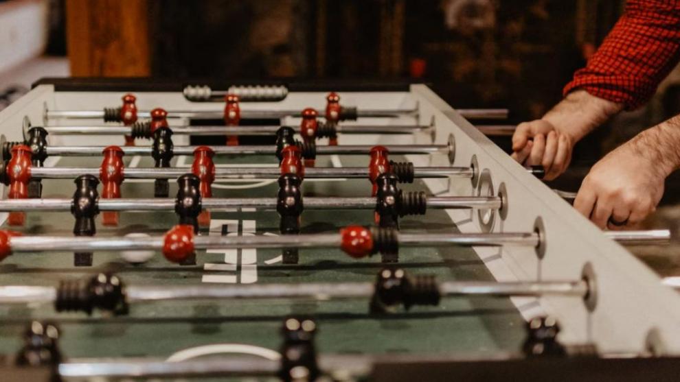 El futbolín desaparece de los bares de A Coruña por las trabas burocráticas