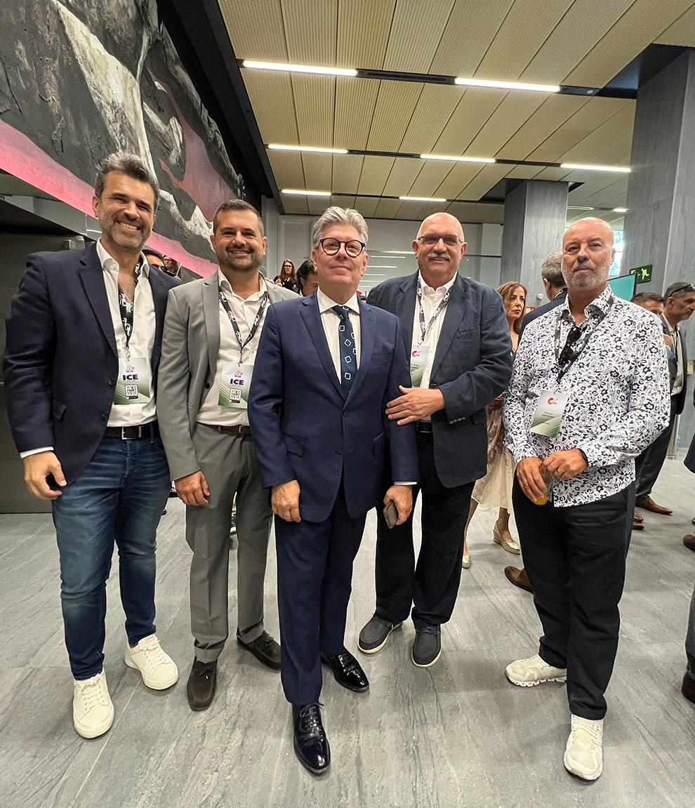 SAREIBA rinde un emotivo homenaje a Carlos Chacón tras su jubilación