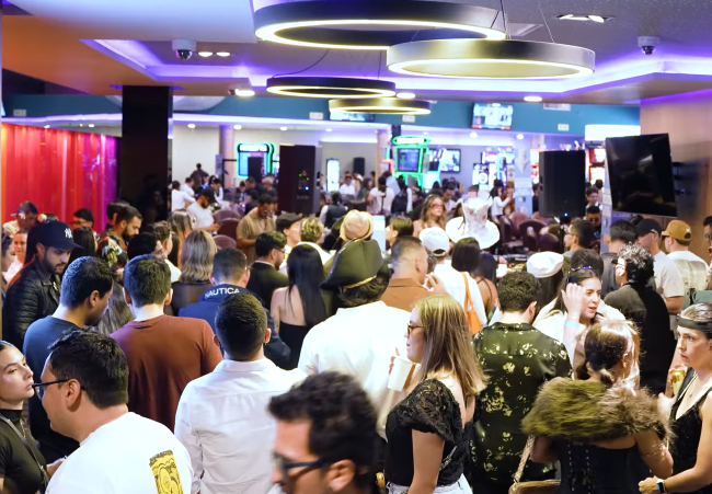 CIRSA adapta sus casinos en Colombia a la tendencia de beber menos alcohol con Latte Sessions en Rock'n Jazz