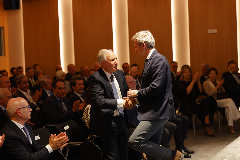 CRÓNICA EN PRIMERA PERSONA: Luckia inaugura en A Coruña su nueva sede arropada por la élite empresarial gallega y la cúpula de la Xunta