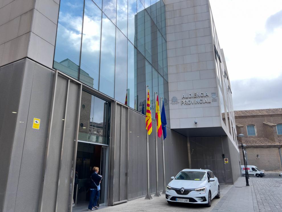 Condenado en Zaragoza por quedarse 6.000 euros de unas máquinas de un bar que sólo abrió cinco días