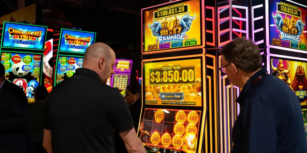 KONAMI estrena en Las Vegas un modelo con pantallas apiladas